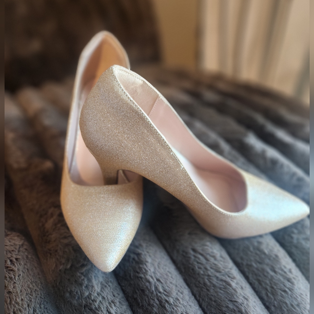 Gold Elegant Medium Heel Pumps